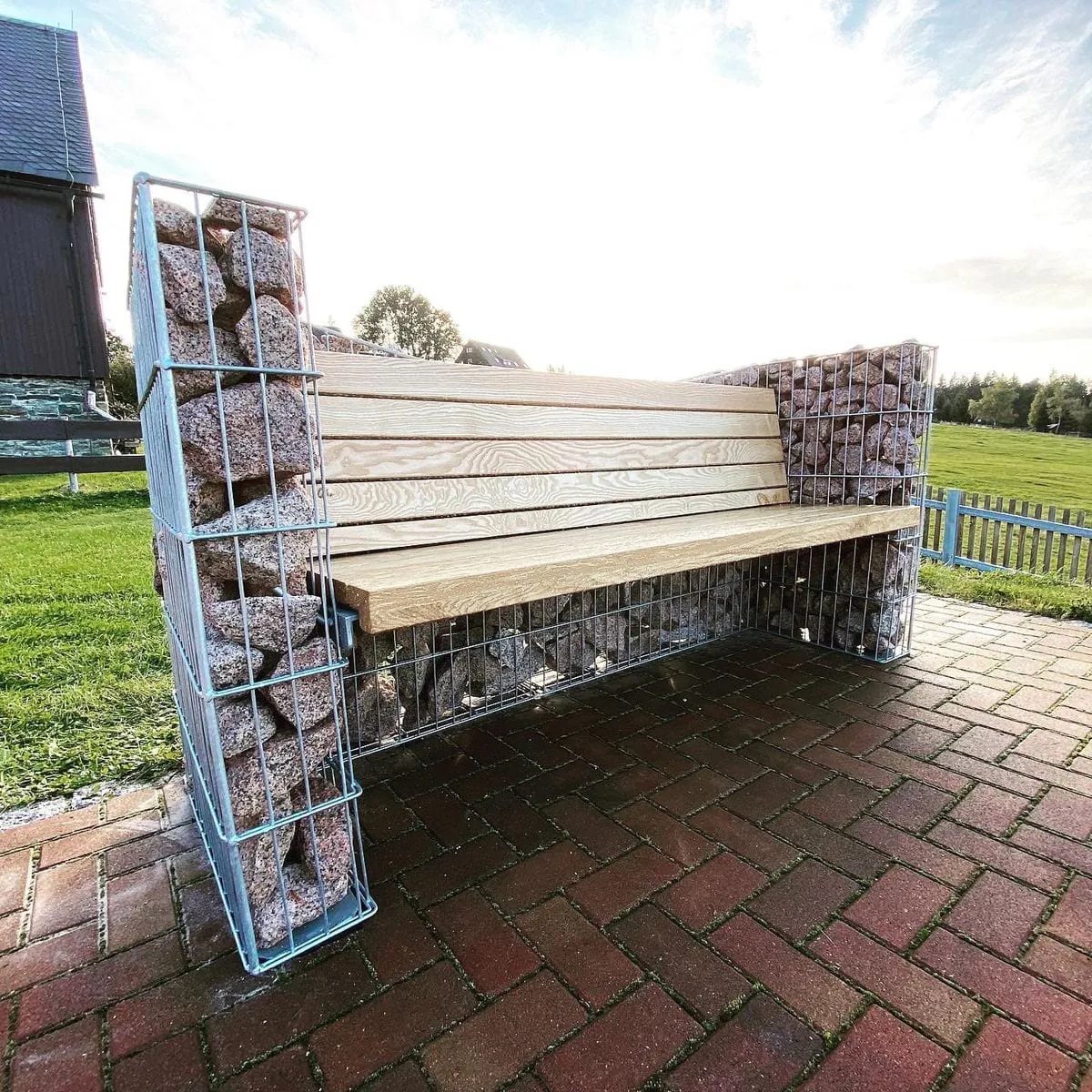 Gartenbank mit Steinfüllung, Tellerhäuser, 2020