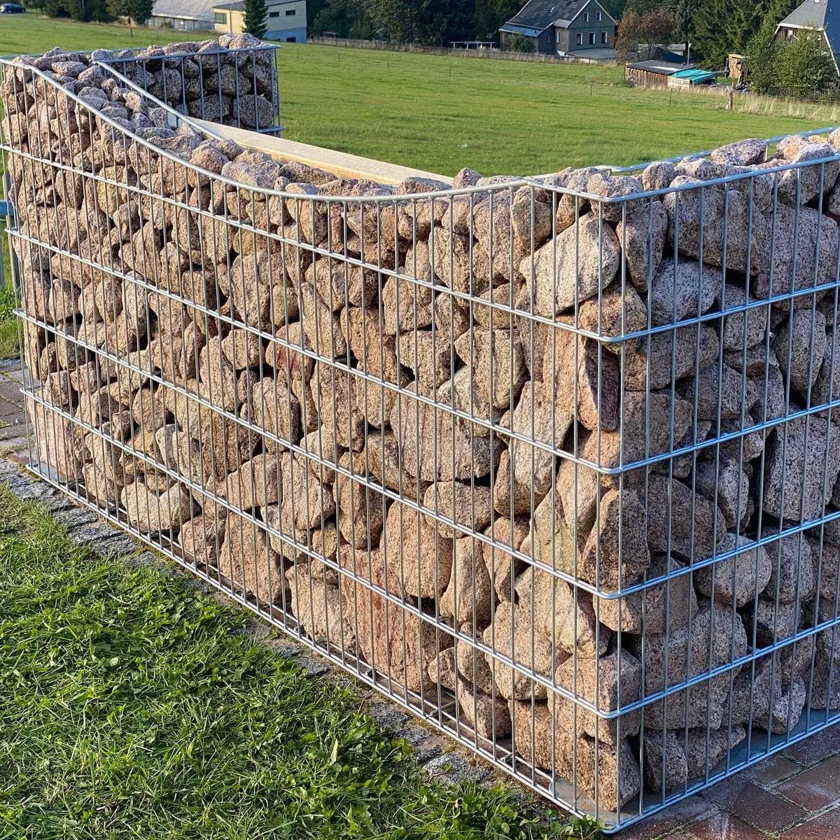 Gartenbank mit Steinfüllung, Tellerhäuser, 2020